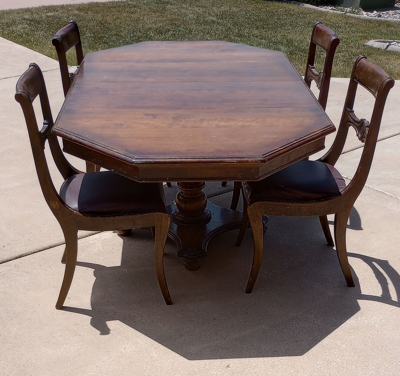 Sturdy Kitchen Table, 2 Leaves, 4 Chairs