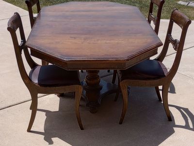 Sturdy Kitchen Table, 2 Leaves, 4 Chairs