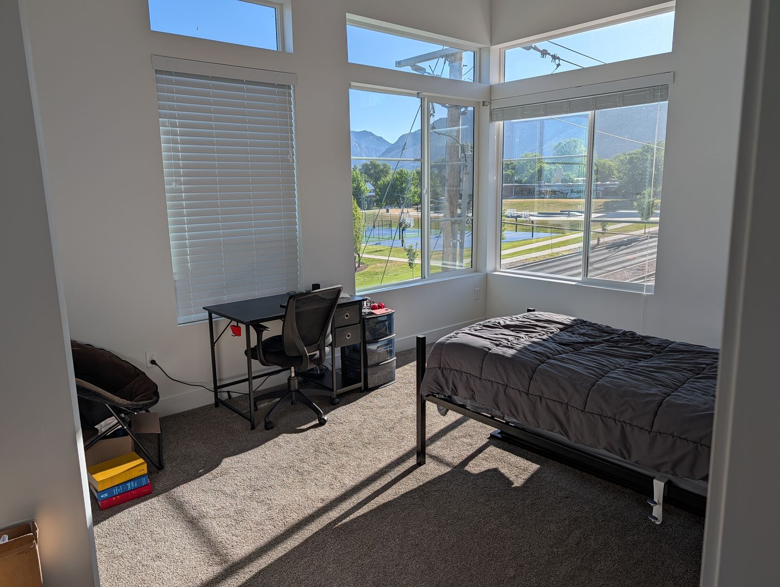 Private Master Bedroom + Bathroom in Townhouse