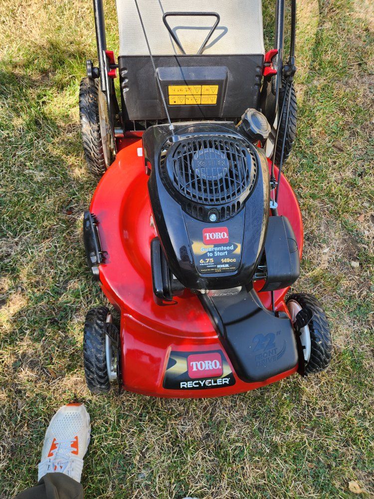 Toro Recycler 22" Self-Propelled Gas Walk-Behind Lawn Mower 6.75 HP Briggs & Stratton
