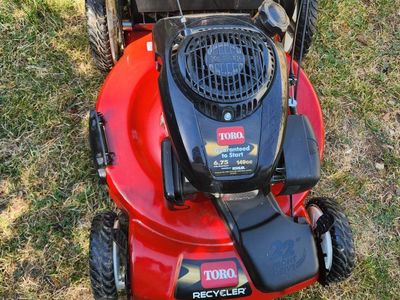 Toro Recycler 22" Self-Propelled Gas Walk-Behind Lawn Mower 6.75 HP Briggs & Stratton