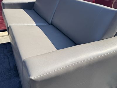 Modern Gray Contemporary Sofa – Excellent Condition