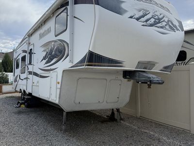 2010 Keystone Montana Fifth Wheel Travel Trailer