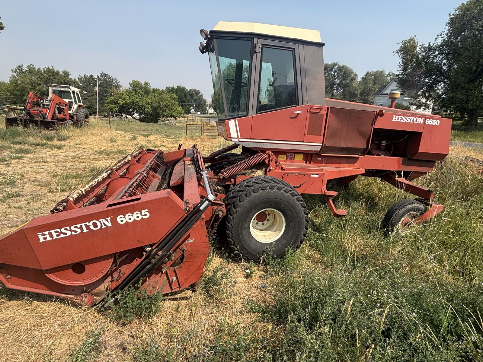 Hesston 6650 Swather