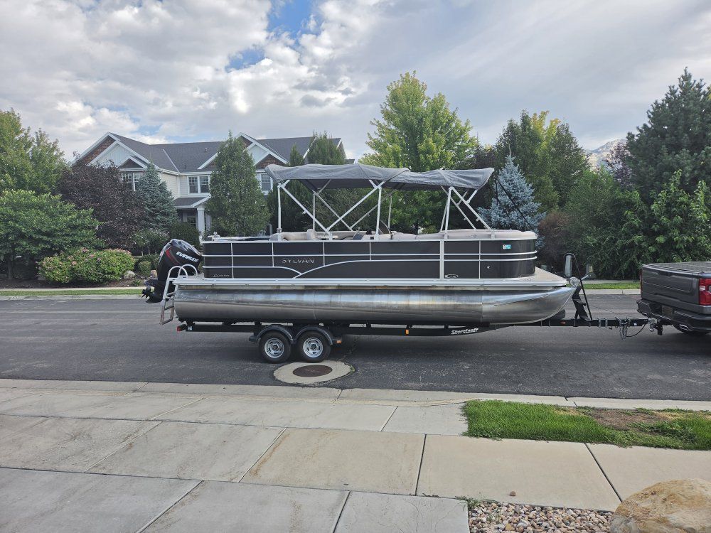 Sylvan Pontoon Mirage 8522 Evinrude Etec 115