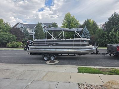Sylvan Pontoon Mirage 8522 Evinrude Etec 115