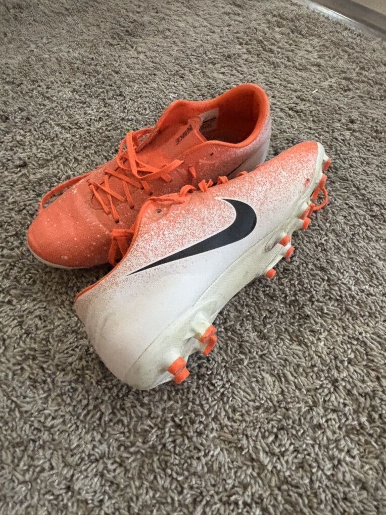 Soccer Soccer Cleats Size 6.5