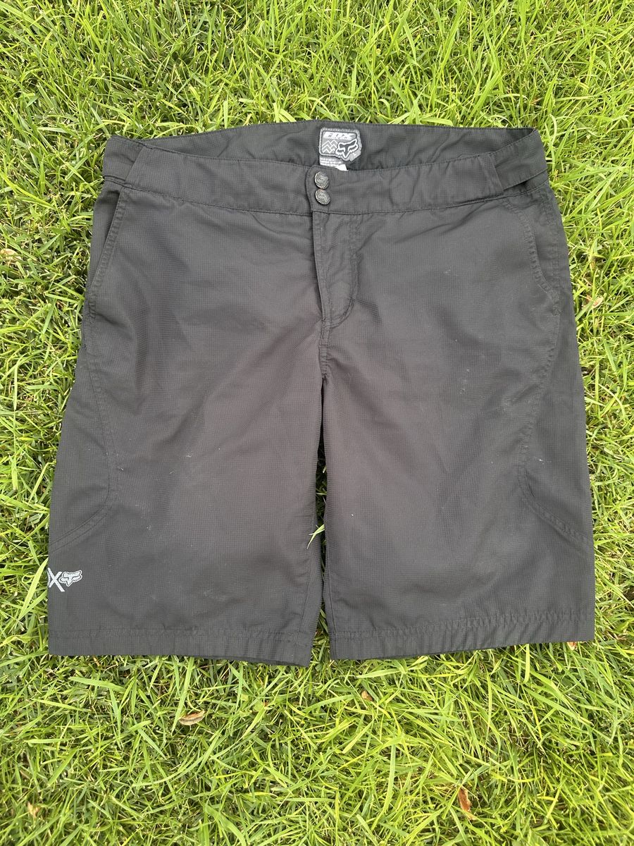 Fox men’s size large 36” adjustable waist black shorts