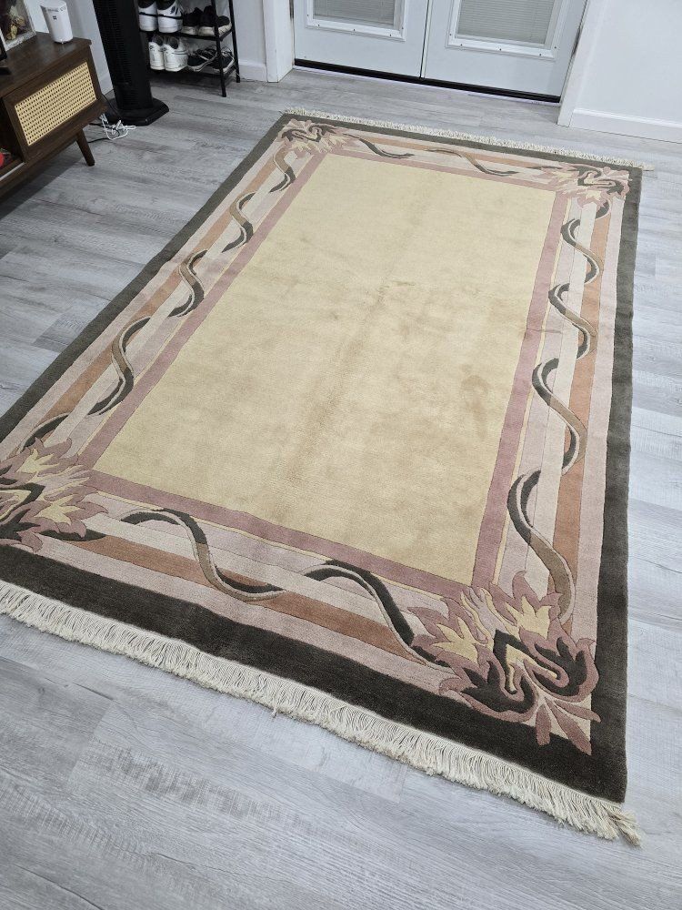 New Handknotted Wool Rug, 5'7" x 8'9"