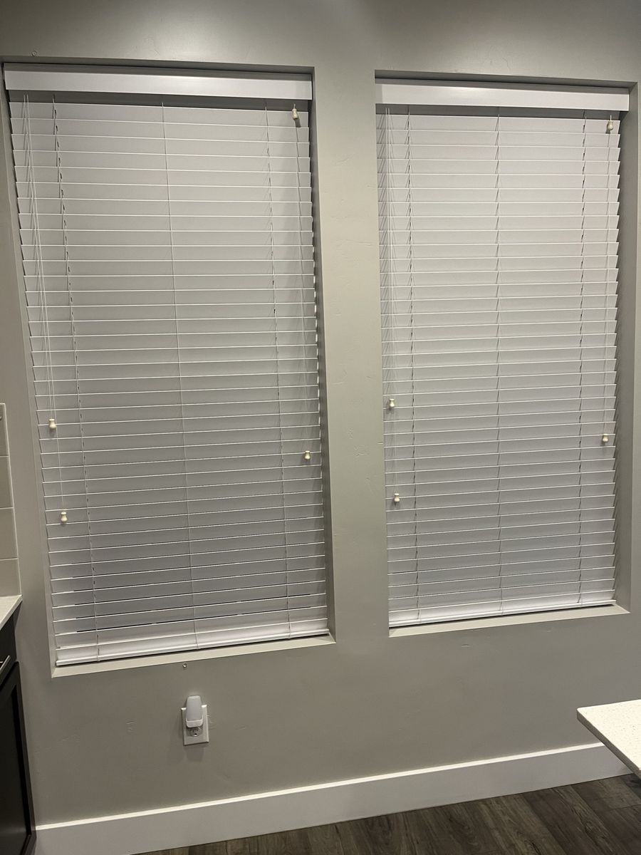 Window Blinds *MULTIPLE SIZES*