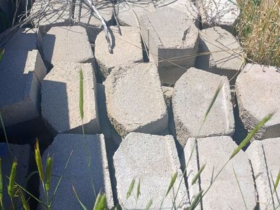 Retaining blocks
