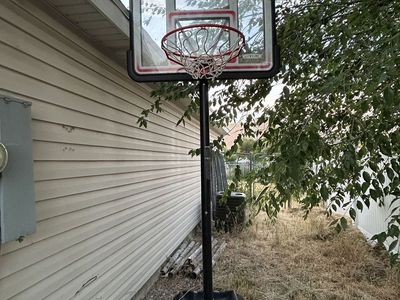 Lifetime portable basketball hoop