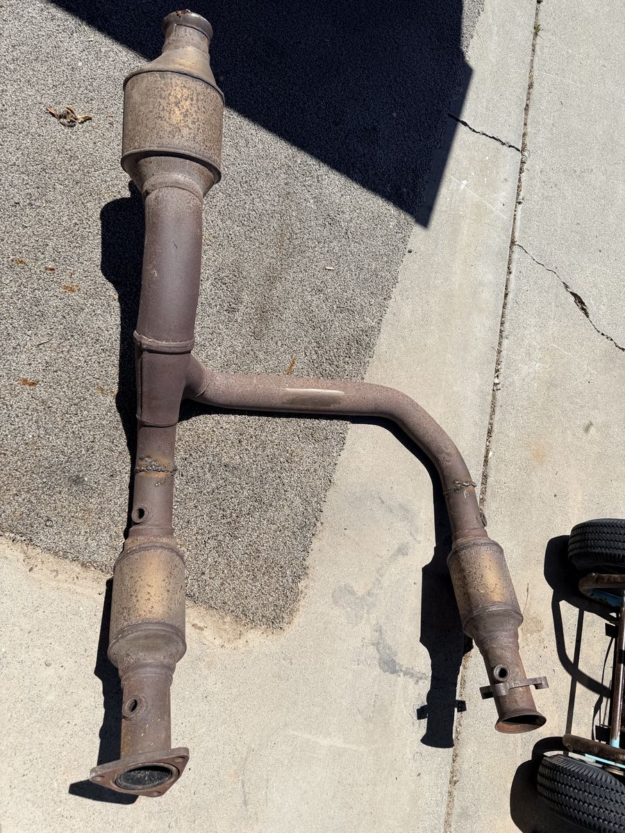 Catolic converters for a 1500 Sierra, 2016