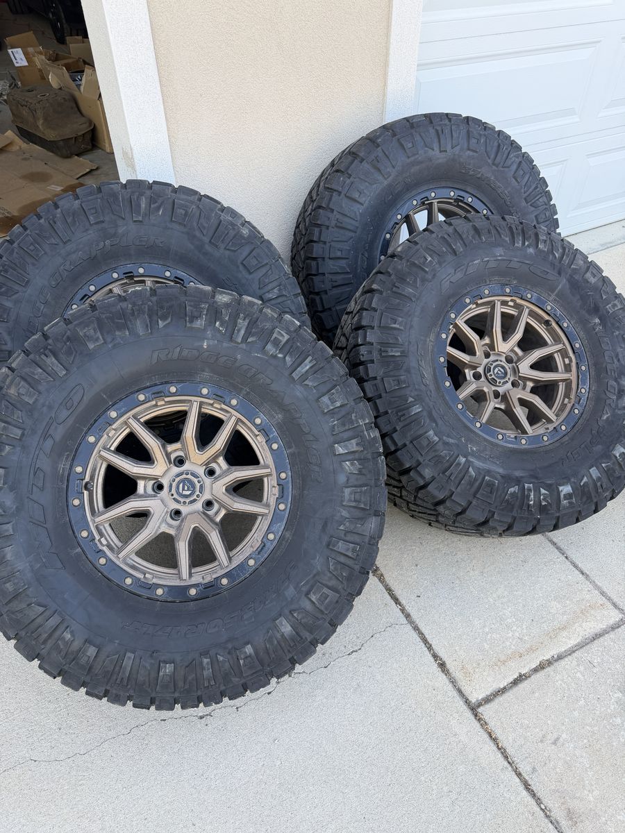 5 17x9 Fuel Jeep wheels with 4 37x13.50r17 nitto ridge grapplers