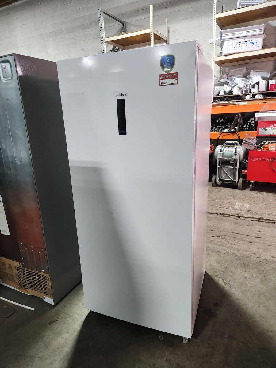 BEAUTIFUL MIDEA UPRIGHT FROST FREE FREEZER! W-WARRANTY