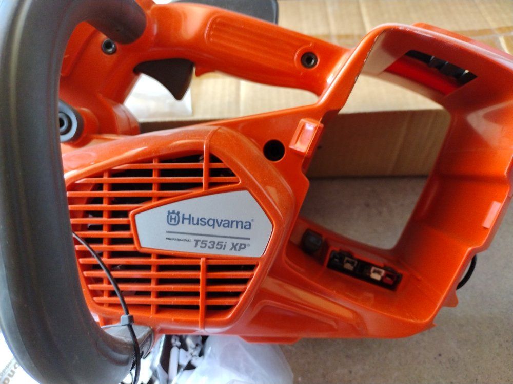 Husqvarna T535i XP Professional Cordless Electric Chainsaw - New, Unused