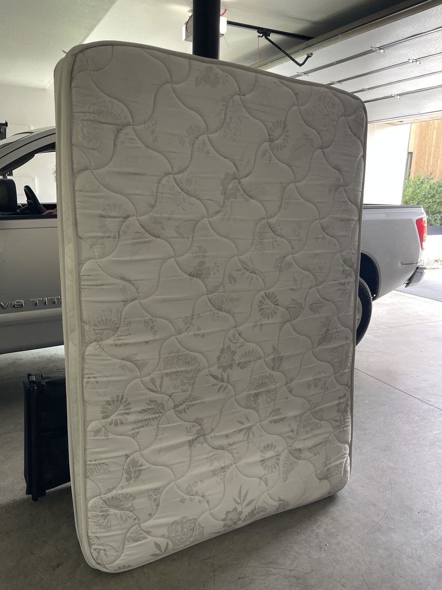 Queen Mattess +Full Mattress