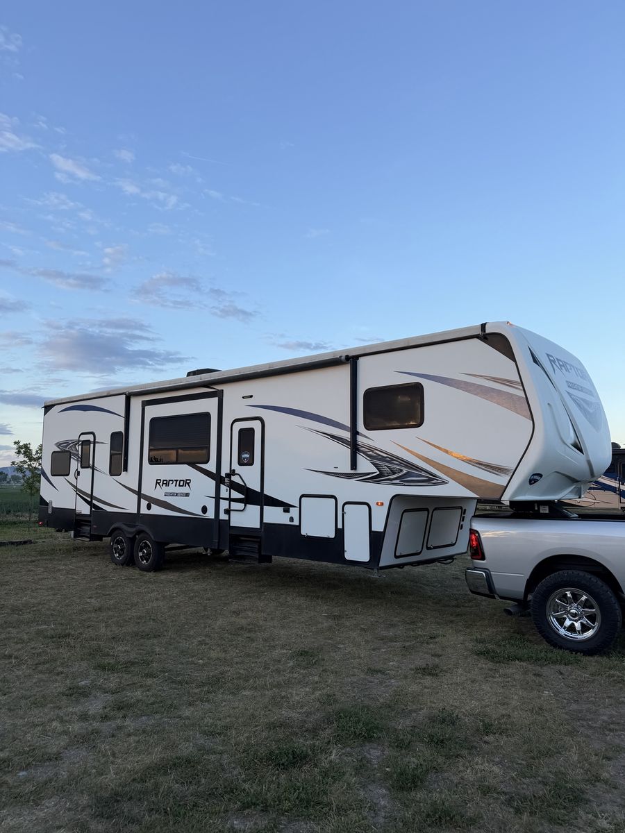 Keystone Raptor Predator Series 5th Wheel Toy Hauler RV