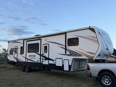 Keystone Raptor Predator Series 5th Wheel Toy Hauler RV