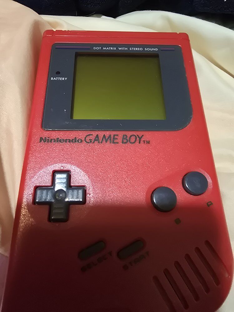NINTENDO ORIGINAL GAME BOY RED (LIKE NEW)