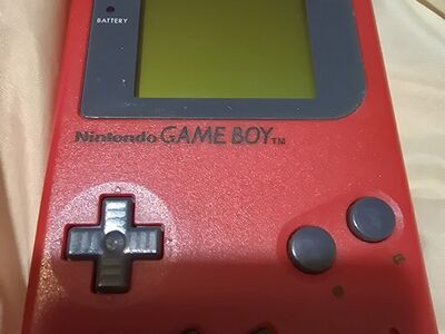 NINTENDO ORIGINAL GAME BOY RED (LIKE NEW)