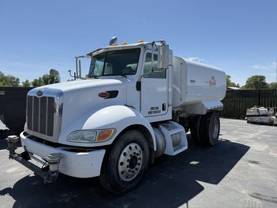 2,500 gallon water truck