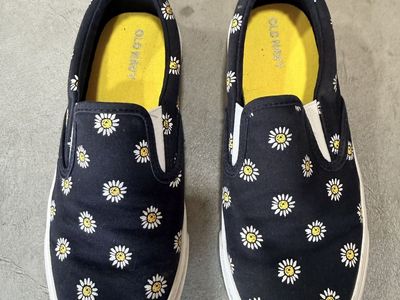 Girls canvas slip ons size 1