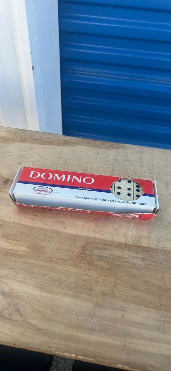 Angelito plastic domino