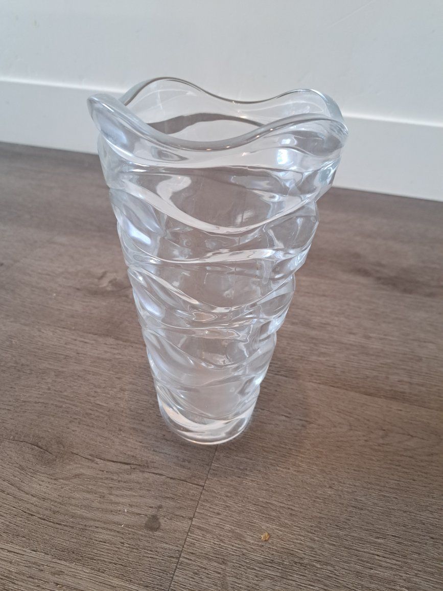 Clear Glass Wavy Ribbed Vase