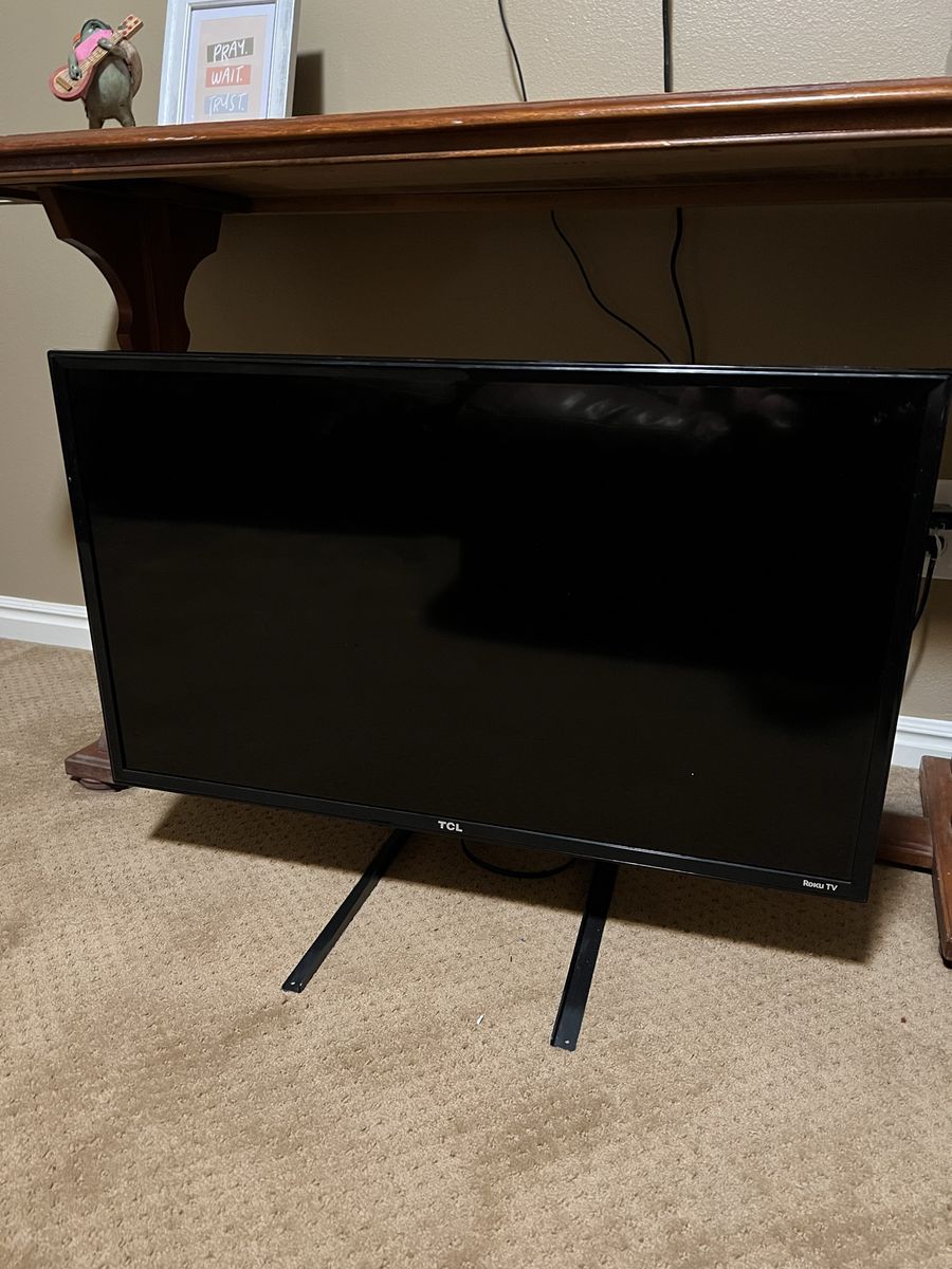 TCL 32" Roku Smart TV – Works Great!