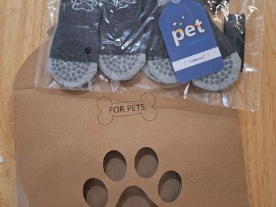 Pet Supplies by Sccoterieal Dog Paw Socks (4-pack) - Gray, Anti-Slip, For Small Dogs