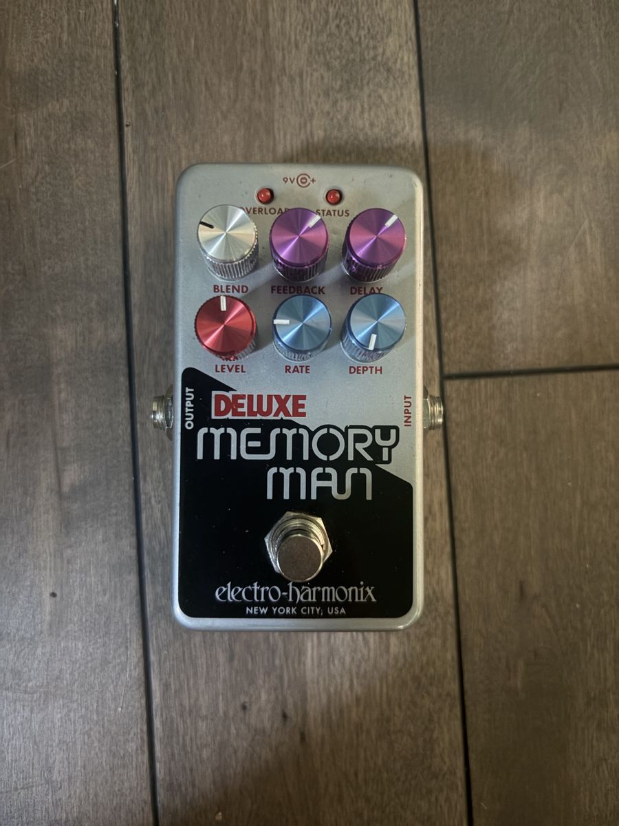Electro-Harmonix Deluxe Memory Man Analog Delay/Chorus/Vibrato Guitar Pedal