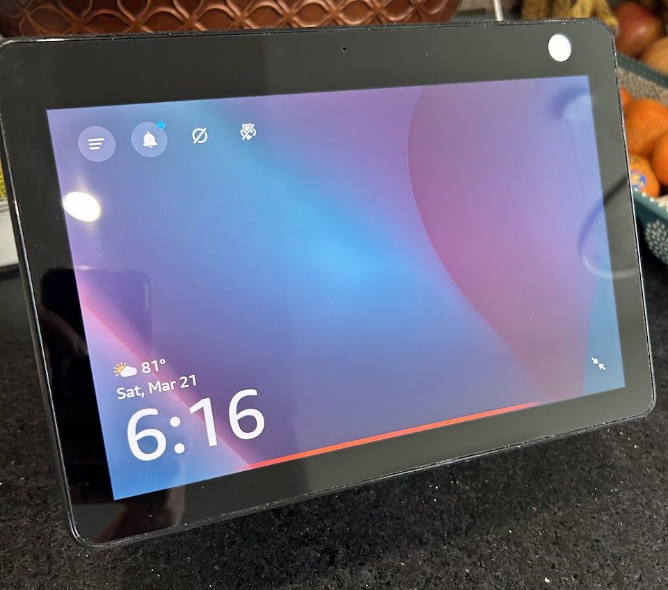 Excellent Like-New Amazon Echo Show 10, w/Motion Tracking & Premium Sound– Perfect for Family Monitoring or Daily Use