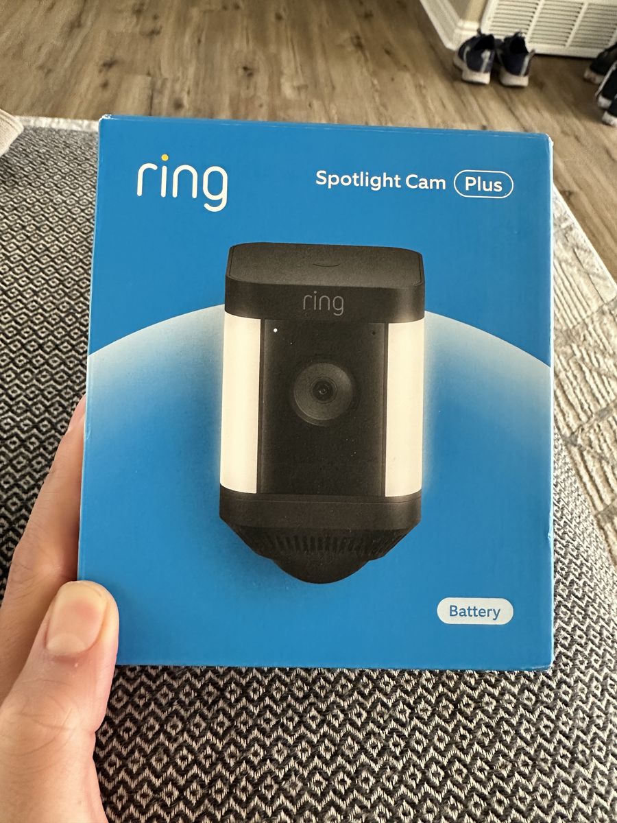 Ring spotlight cam plus with solar panel