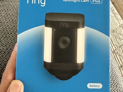 Ring spotlight cam plus with solar panel