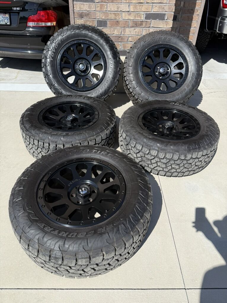 Toyo Open Country A/T 295/65R20 on Fuel Vector
