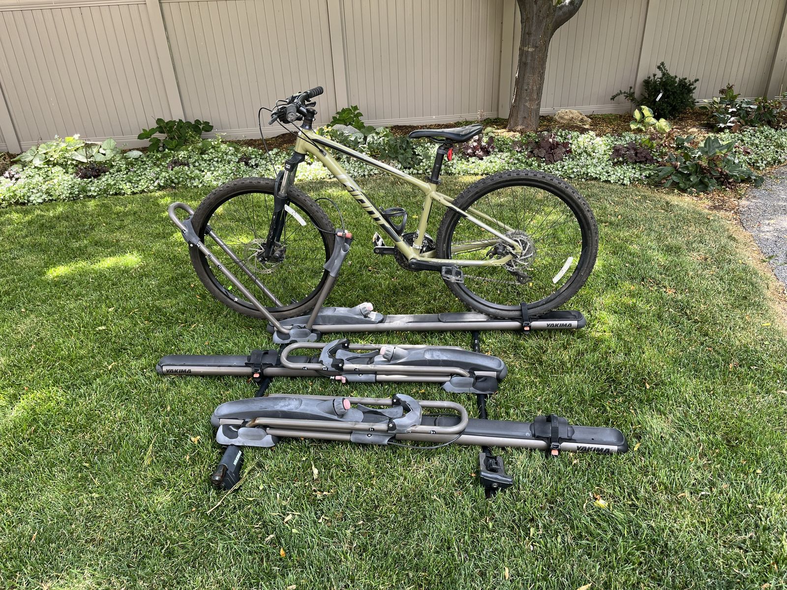 Yakima FrontLoader Upright Bike Mount (x3) - Roof Rack System - Used Decent Condition