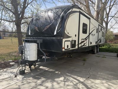 Heartland Mallard Ultralite Travel Trailer - Spacious & Ready for Adventure