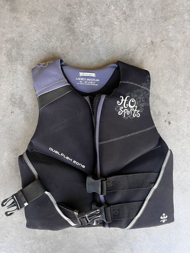 HO Sports Ladies Medium Life Vest