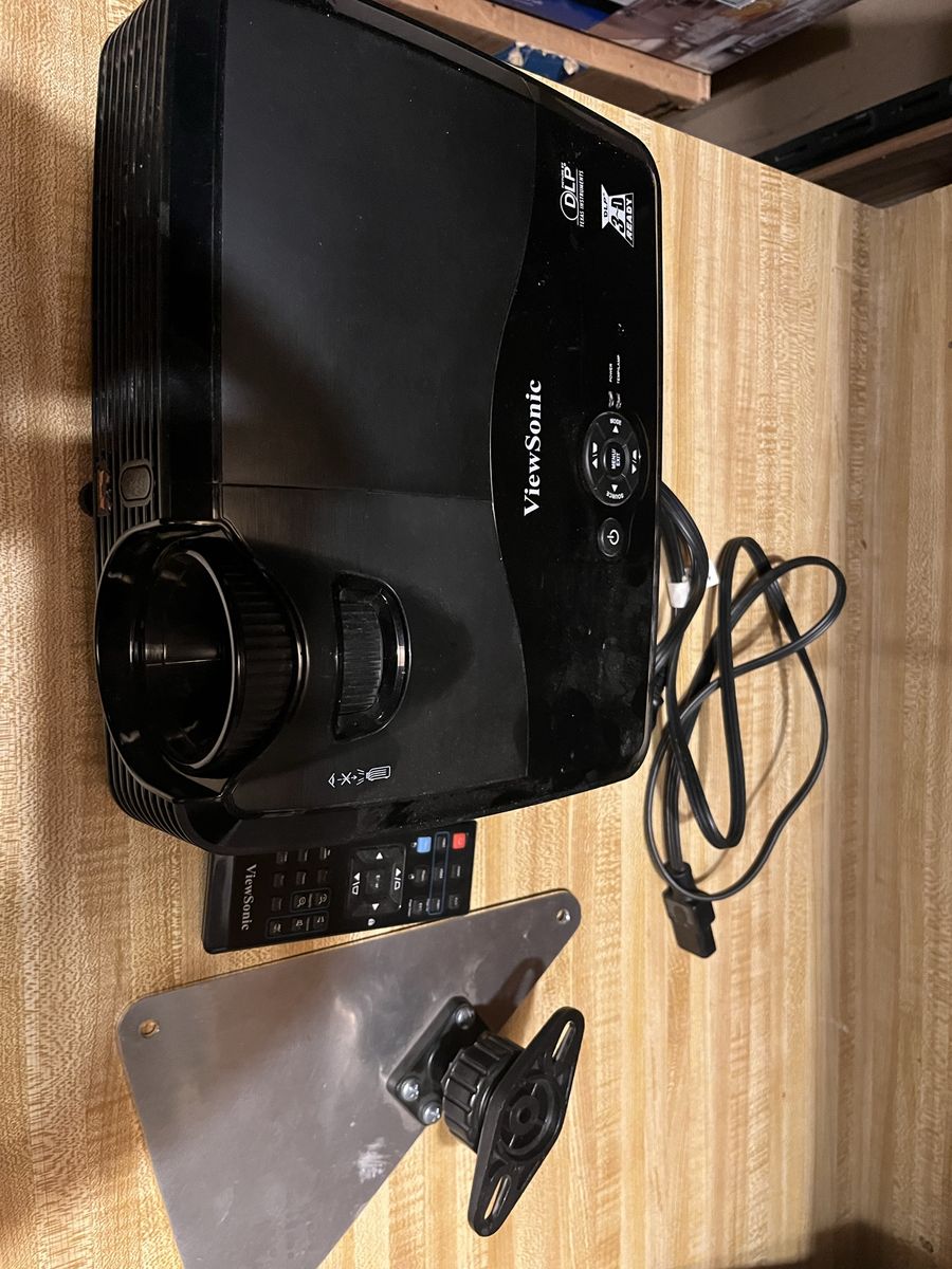 ViewSonic PJD5133 DLP Projector 3D Ready SVGA with Remote & Wall Mount