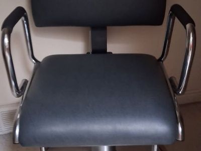 Salon Chair