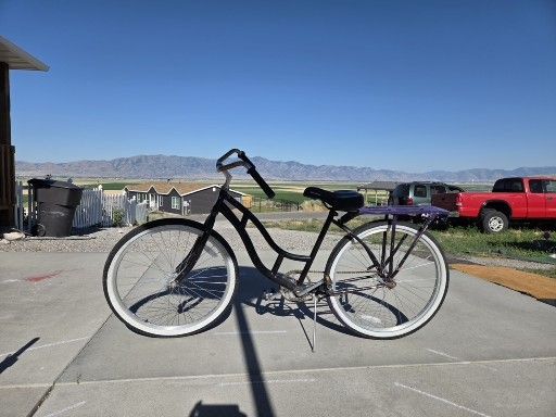 Schwinn Beach Cruiser