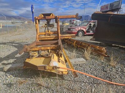 INTERNATIONAL PLOW MOUNT AND SIDE WING