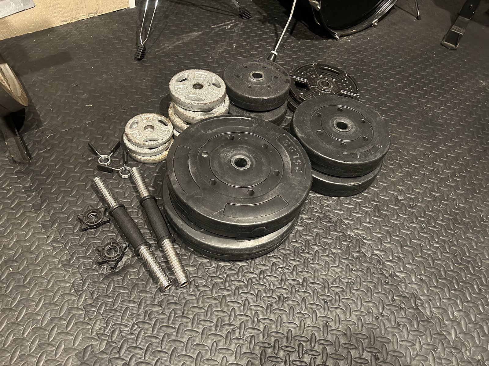 150 Lbs of 1' Barbell Plates!