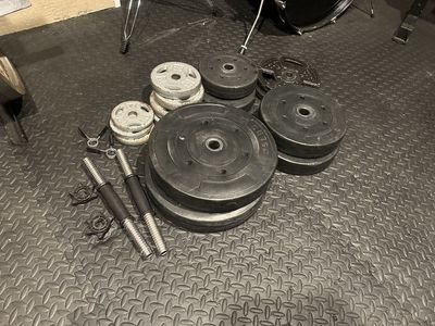 150 Lbs of 1' Barbell Plates!