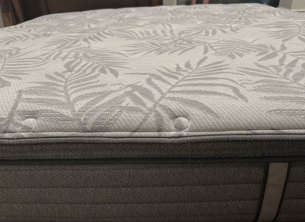 Flawless! Sealy Posturepedic King Pillowtop! $250