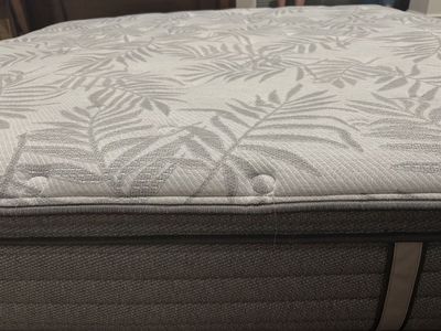 Flawless! Sealy Posturepedic King Pillowtop! $250