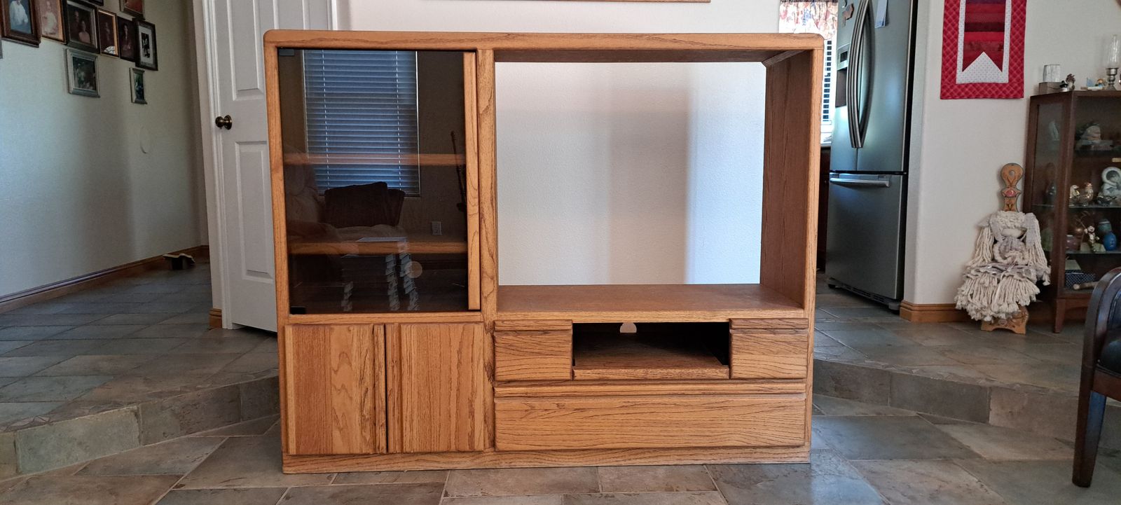 TV Stand \ Entertainment Center