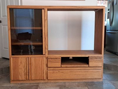 TV Stand \ Entertainment Center