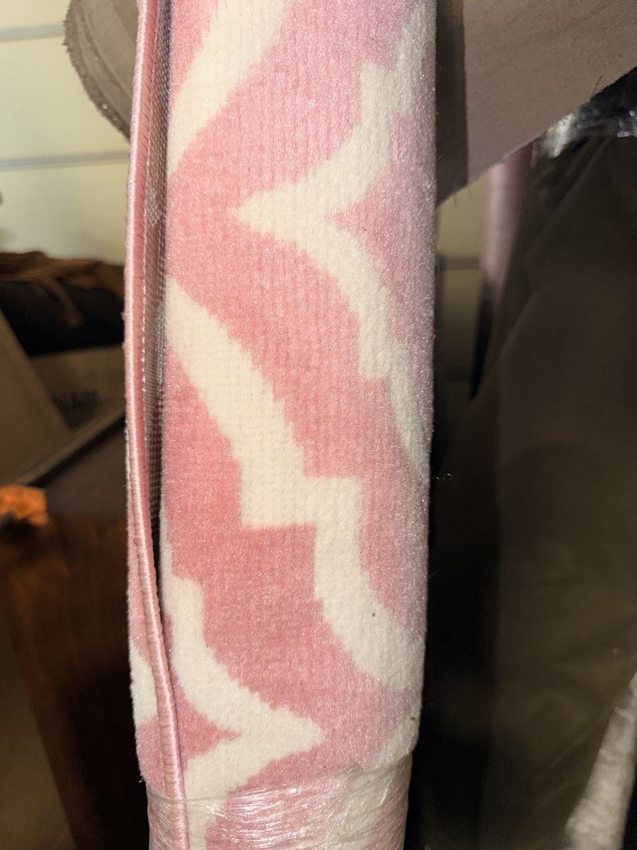 New. Pink Trellis 6x9 Area Rug. Easy To Clean.